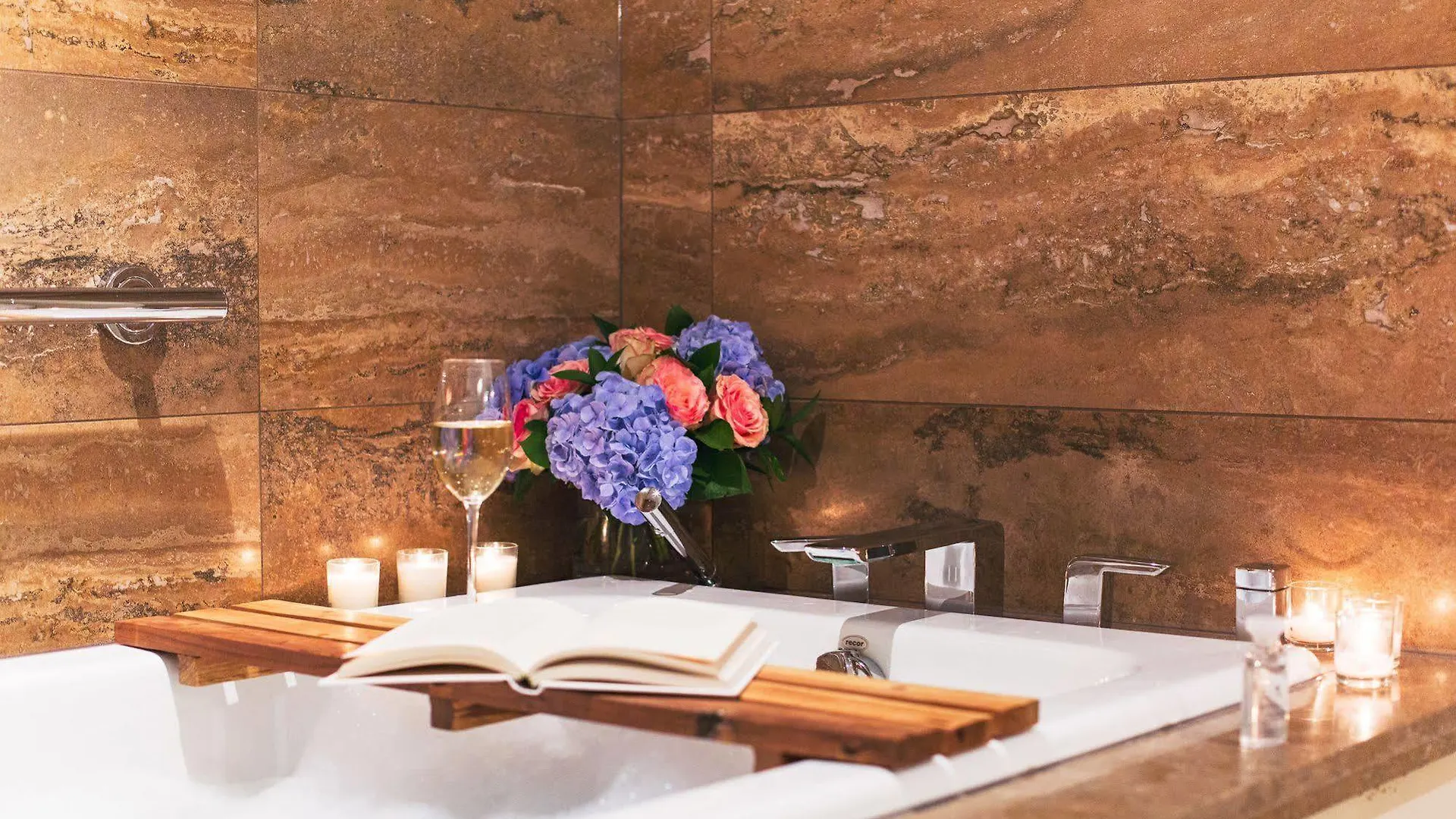 The Ivy At Verity Toronto Hotel